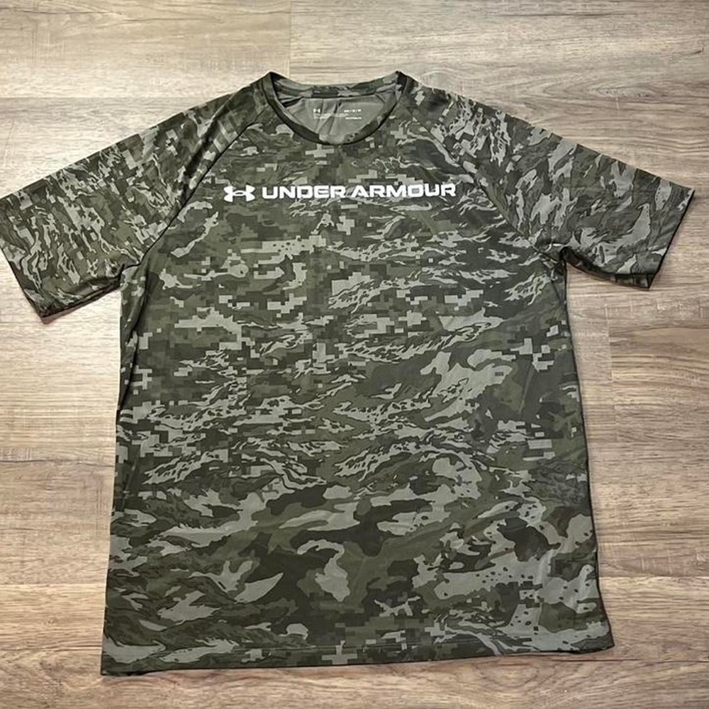 Under Armour‎ Camo Heat Gear Sportswear Loose Shirt size medium